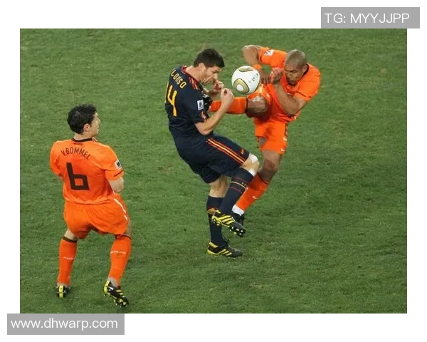 光头足球明星赛场撞人事件引发热议 球迷纷纷关注其行为后果